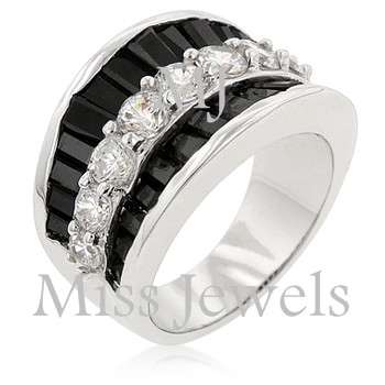 **Size 6**Stunning Simulated Black and White Diamond Dress Ring